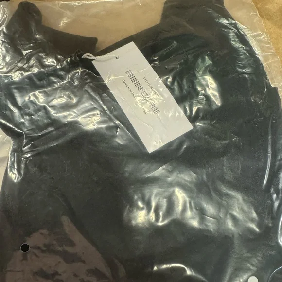 Reformation Black Short Sleeve Tee - Picture 7 of 7